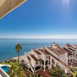 Piso Bonito En La Primera Linea De La Playa Con Vistas Al Mar En Apartamento